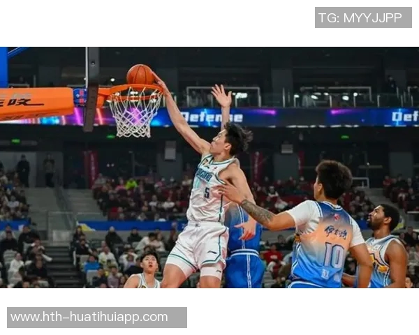 杨瀚森在篮下对抗能力不足前场篮板和挡拆时易遭犯规困扰 杨瀚森在篮下对抗能力不足前场篮板和挡拆时易遭犯规困扰