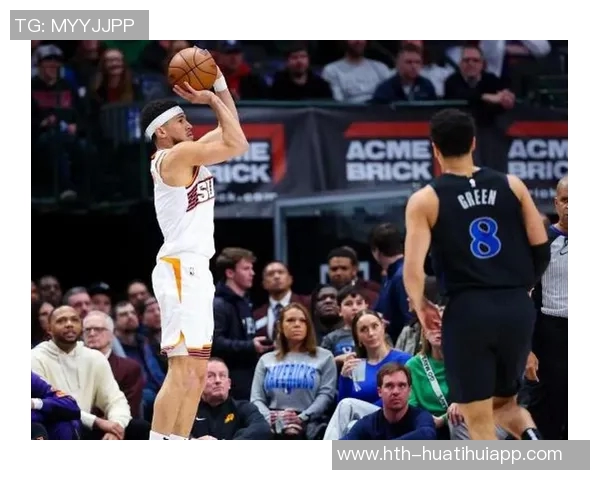 库里赛前训练穿上布克首款签名鞋Book1迎战太阳队展现默契配合